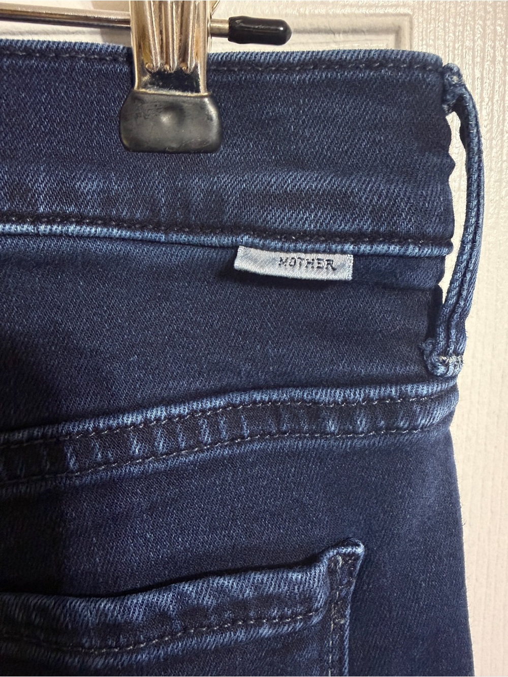 MOTHER The Weekender Mid Rise Flared dark Jeans Chip On My Shoulder 14 - Picture 7 of 9
